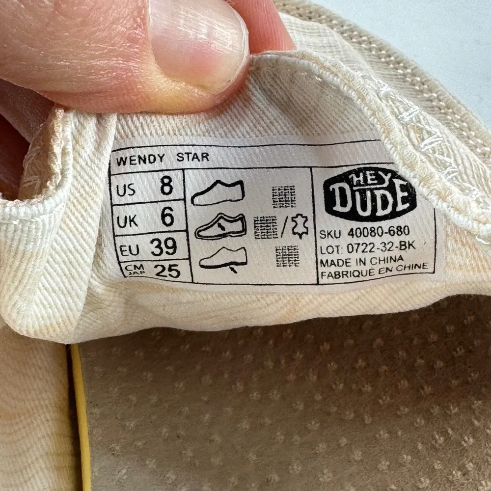 Hey Dude Wendy Star Loafer‎ Slip On Shoes Women's Size 8 Beige Canvas Casual
